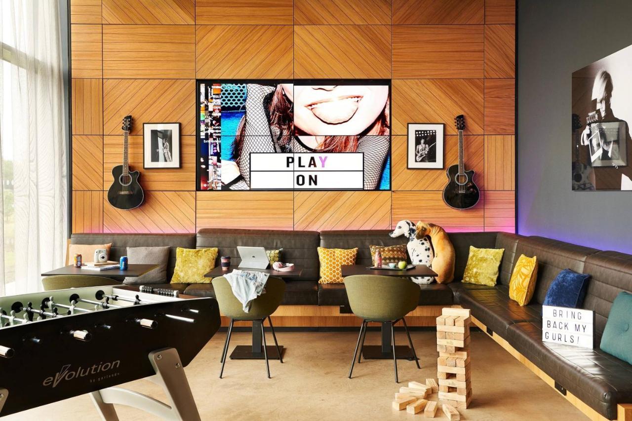 Готель Moxy Edinburgh Airport Інґлістен Екстер'єр фото