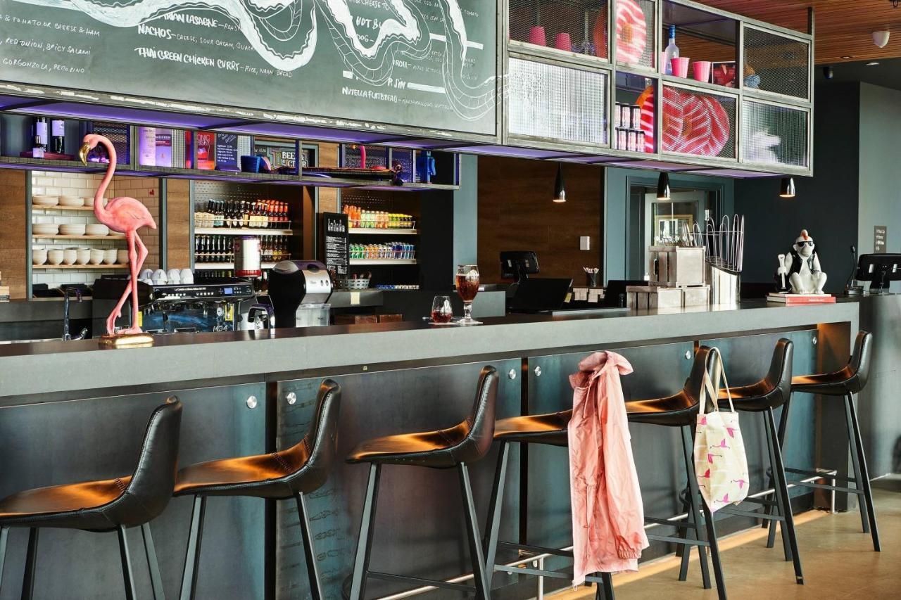 Готель Moxy Edinburgh Airport Інґлістен Екстер'єр фото
