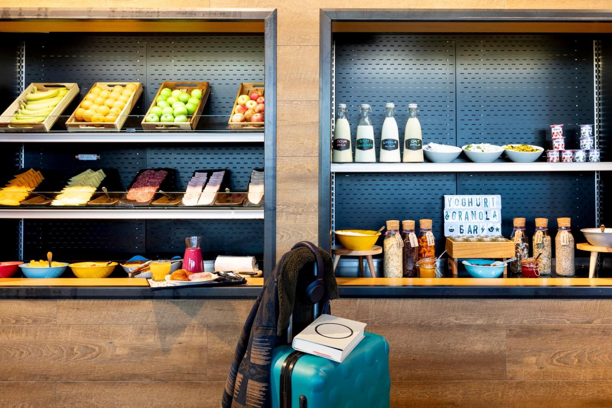 Готель Moxy Edinburgh Airport Інґлістен Екстер'єр фото