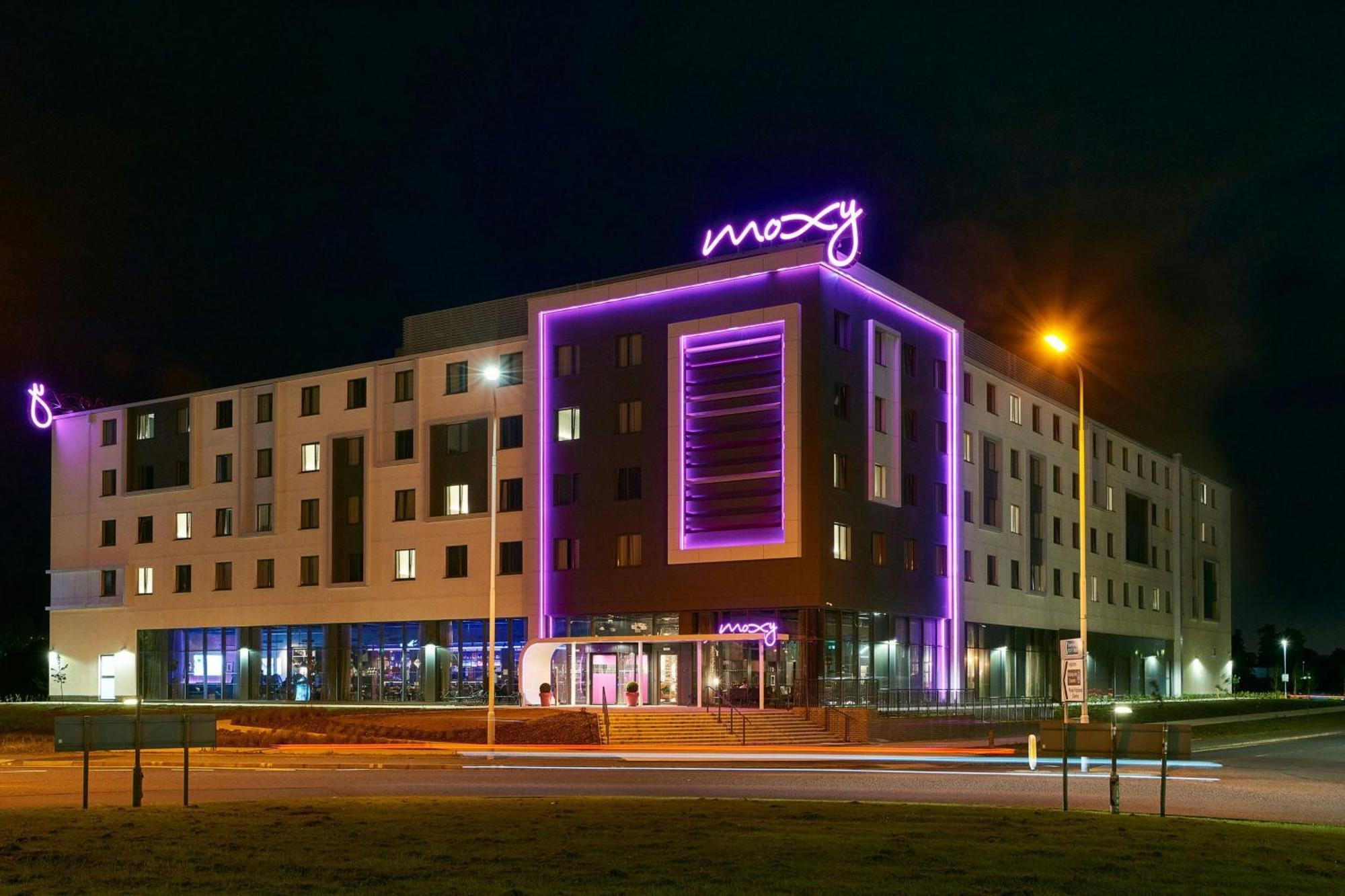 Готель Moxy Edinburgh Airport Інґлістен Екстер'єр фото