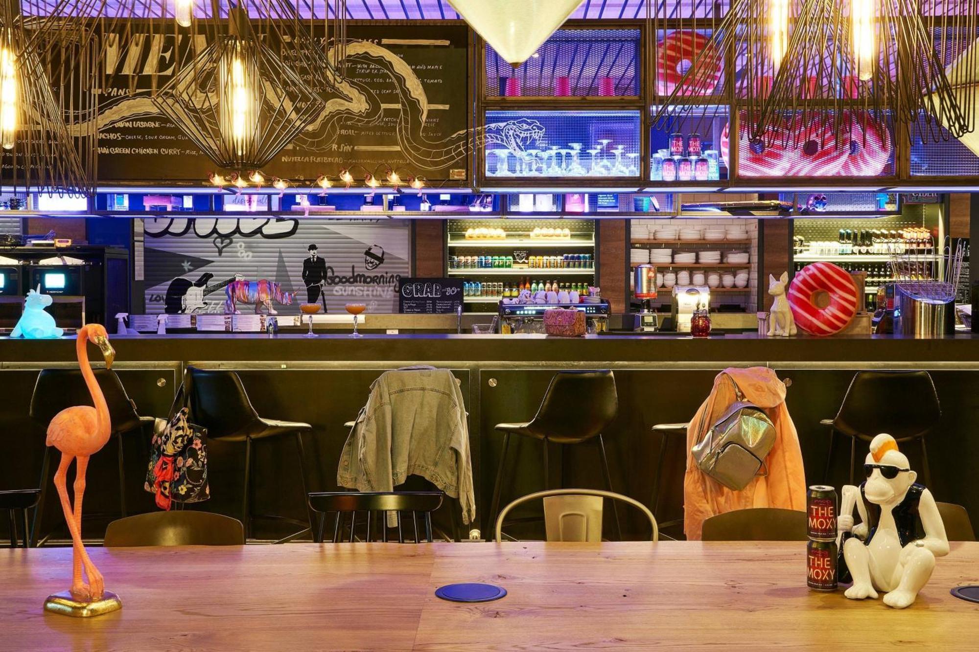 Готель Moxy Edinburgh Airport Інґлістен Екстер'єр фото