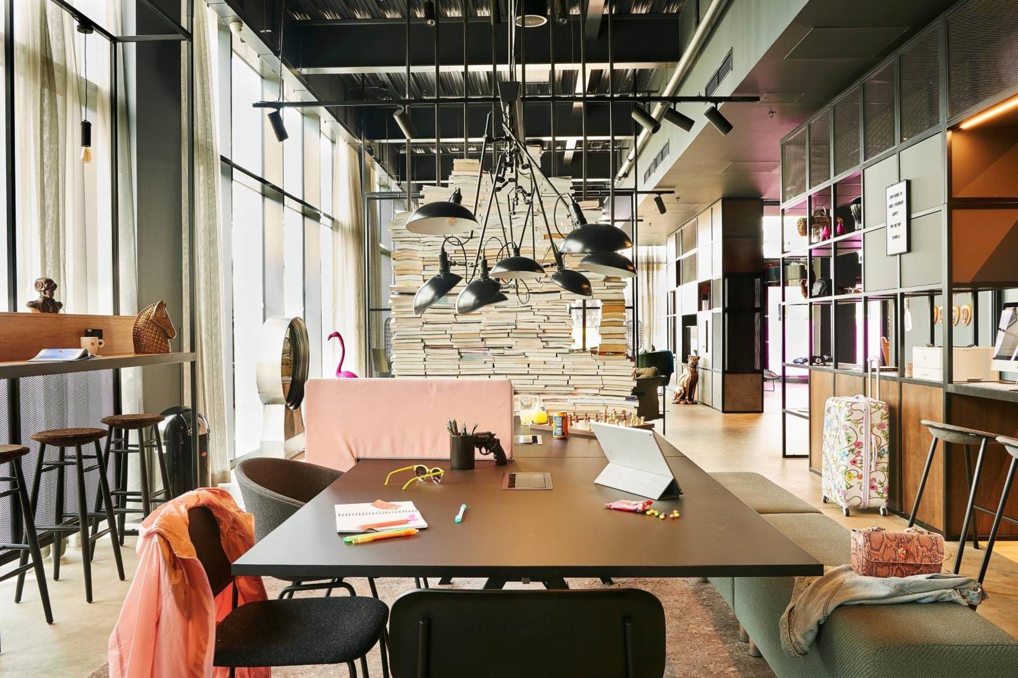 Готель Moxy Edinburgh Airport Інґлістен Екстер'єр фото