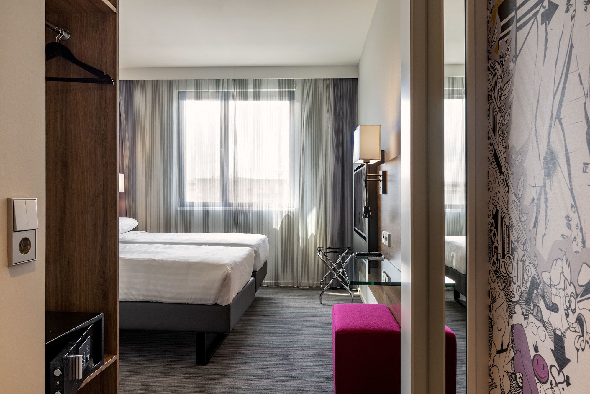 Готель Moxy Edinburgh Airport Інґлістен Екстер'єр фото