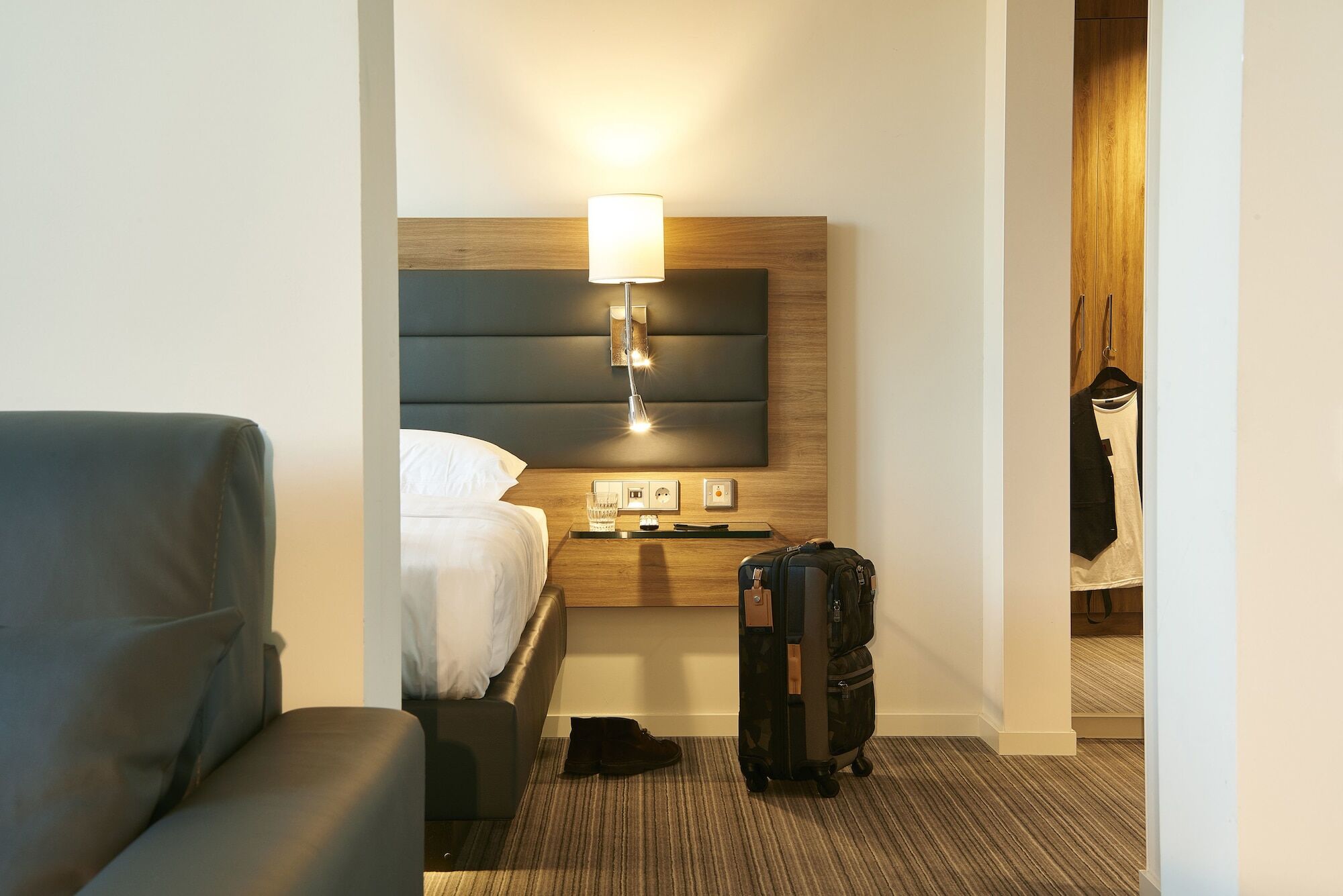 Готель Moxy Edinburgh Airport Інґлістен Екстер'єр фото