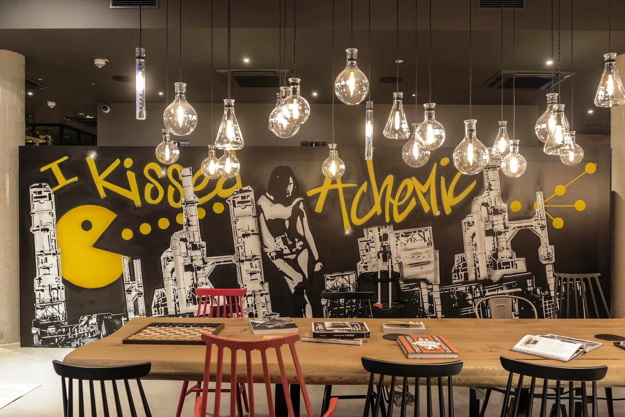 Готель Moxy Edinburgh Airport Інґлістен Екстер'єр фото