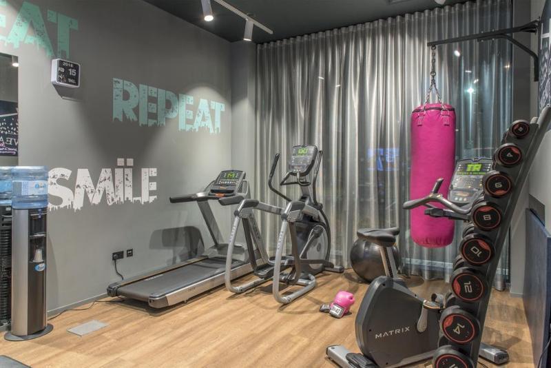 Готель Moxy Edinburgh Airport Інґлістен Екстер'єр фото