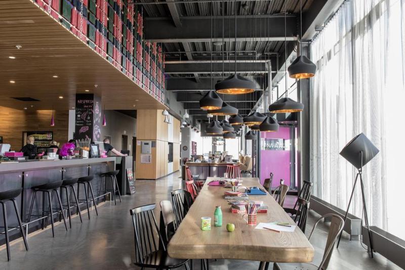 Готель Moxy Edinburgh Airport Інґлістен Екстер'єр фото