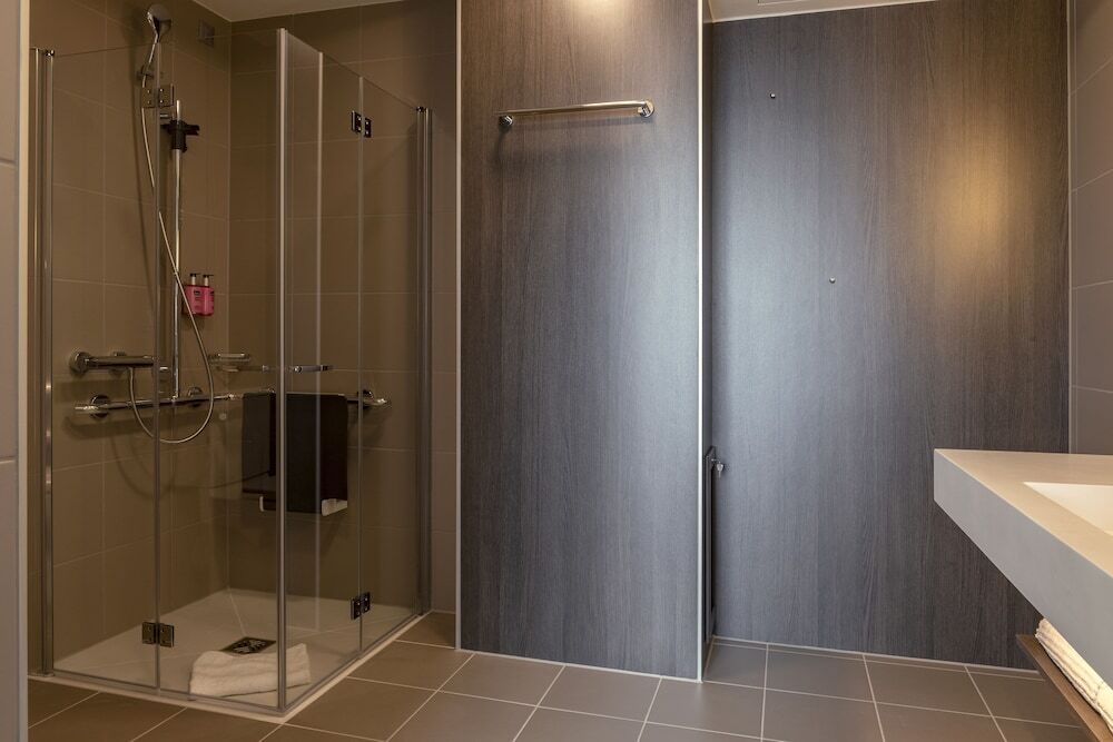 Готель Moxy Edinburgh Airport Інґлістен Екстер'єр фото